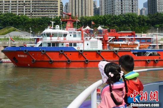 【中新社】探訪國內最大內河消防救援船“渝消救07”