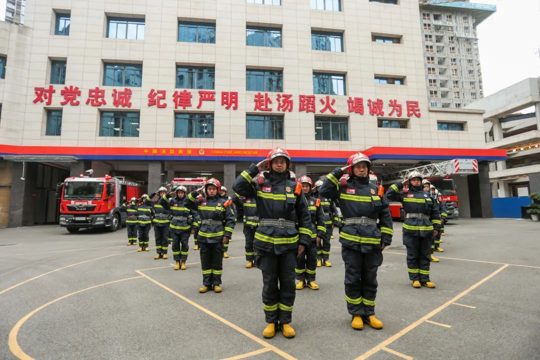 追夢(mèng)火焰藍(lán)丨看！從風(fēng)雨中走來的一支百年消防隊(duì)