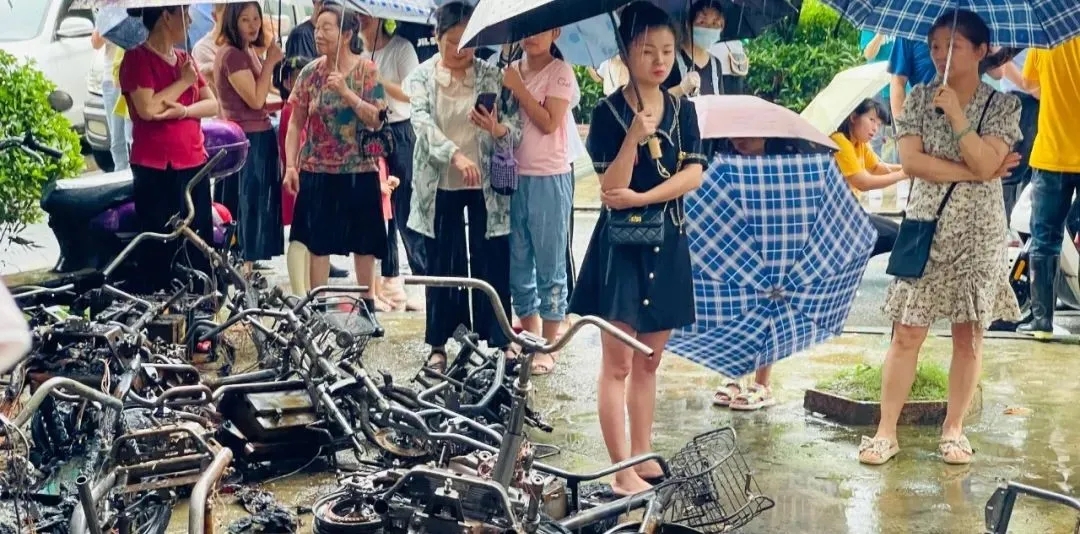 揪心！她凌晨被爆炸聲驚醒