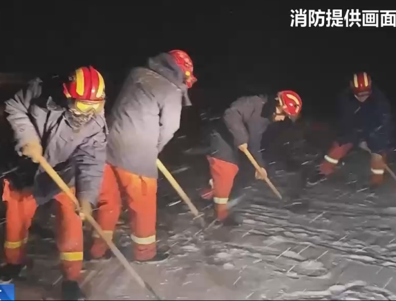 【朝聞天下】多地遭遇雨雪冰凍天氣 消防部門全力應對